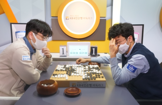 '다시 뜨는' 박건호, 신민준 이어 안성준도 잡았다 
